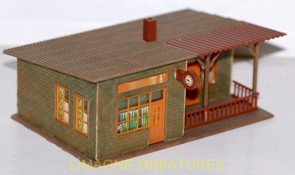 D1981 FALLER PETITE GARE VERRIERE ET HORLOGE D1981